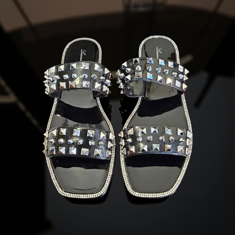 NWOT Size 8 Lauren Lorraine Silver Studded Black Sandals